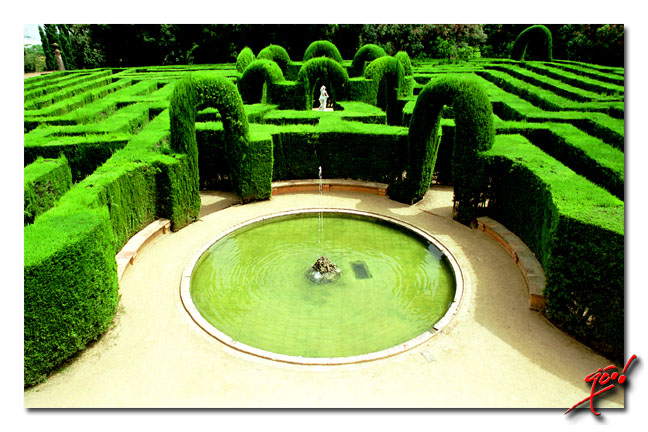 http://www.photohype.com/BCN/Kabul%20Garden%20Maze%209.jpg