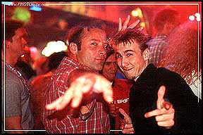 LV Beach Mike & Staale.jpg (22889 bytes)