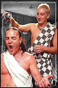 LV Toga Mike Andrews HALF 2.jpg (25738 bytes)
